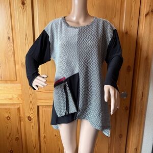 IC By Connie K Tunic Top Siz M Black White Textured Lagenlook Asymmetrical